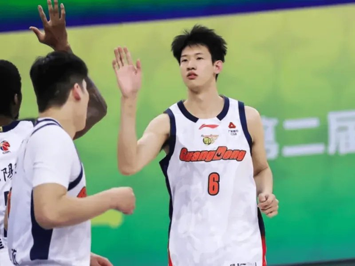 kaiyun-广东104-113上海1喜3忧!黄明依奇兵,内线+张皓嘉没法看!|CBA俱乐部杯|杜锋|球员|比赛|对手_新浪体育_新浪新闻