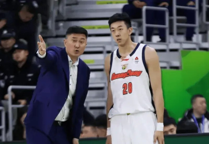 kaiyun-广东104-113上海1喜3忧!黄明依奇兵,内线+张皓嘉没法看!|CBA俱乐部杯|杜锋|球员|比赛|对手_新浪体育_新浪新闻