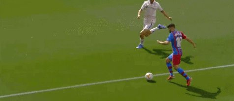 开云APP-【早报】梅西首秀体验功夫足球！热刺枪手“包围”英超