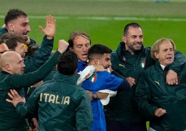 开云APP-意大利无牌可打点球幸运晋级 曼奇尼遇到麻烦了！